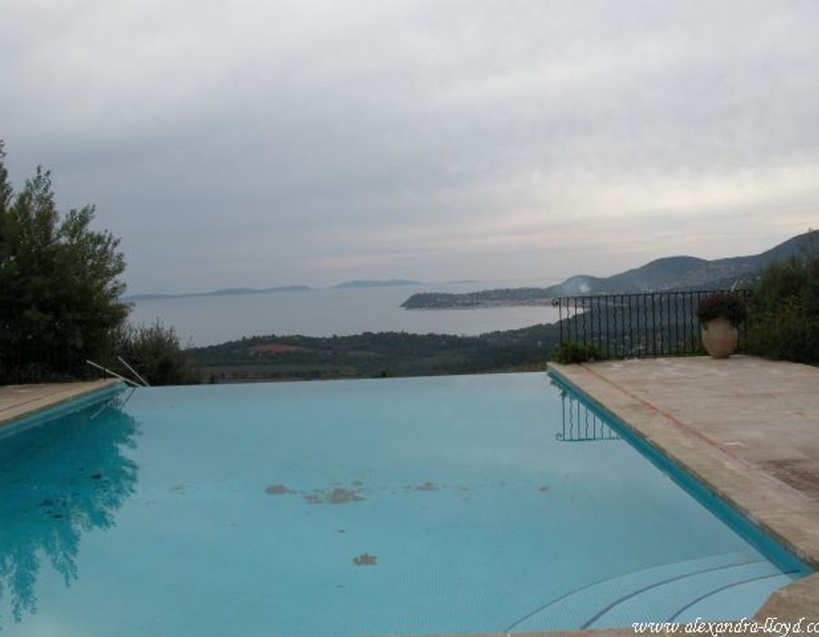 Typical Provencal villa with stunning interiors. 4