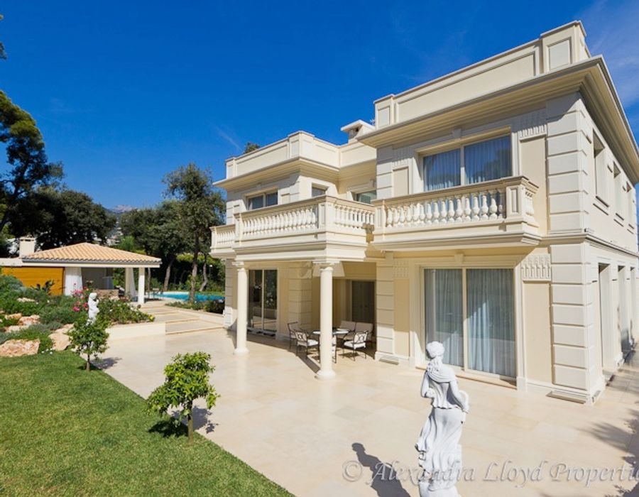 NEW! Stunning property located on the elegant Cap Martin 3