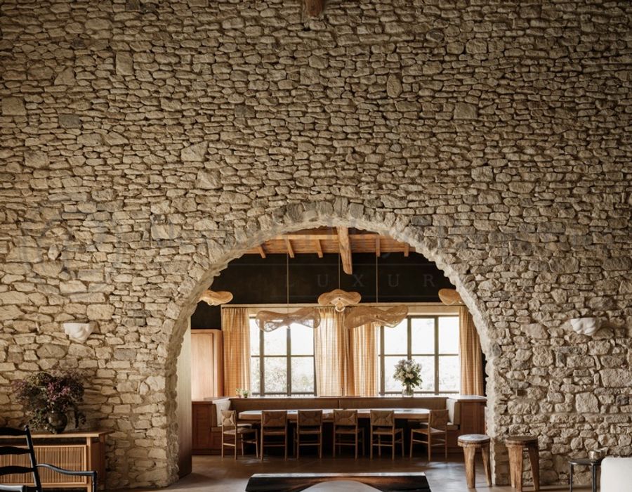 Stone Retreat in the Heart of the Alpilles — Exceptional Property for Rent near Les Baux-de-Provence 1