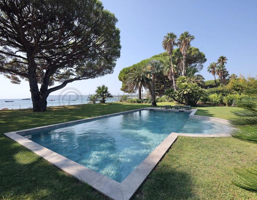 Beachfront Villa Rental in the Exclusive Domaine de la Capilla 6