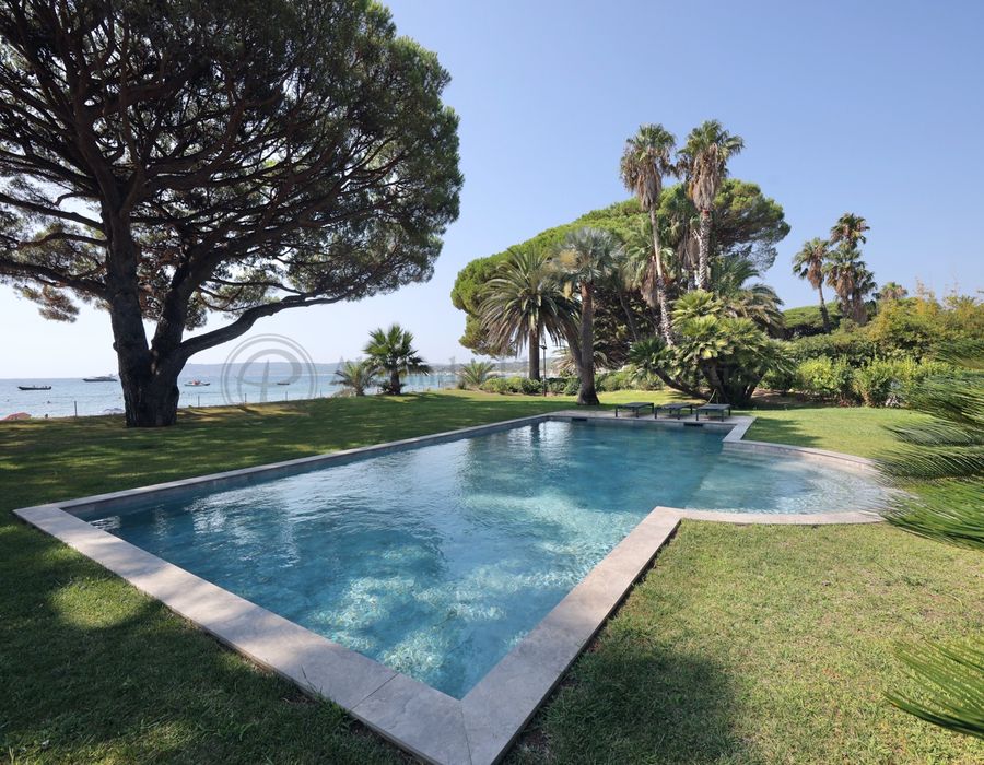Beachfront Villa Rental in the Exclusive Domaine de la Capilla 6