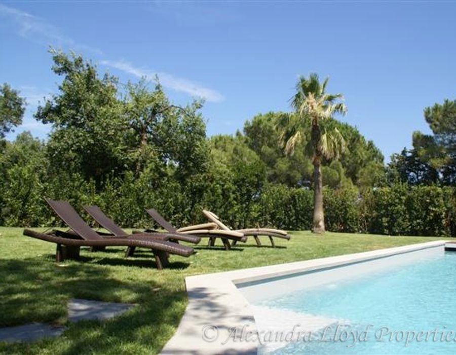 Provencal style property located in Saint Tropez 5