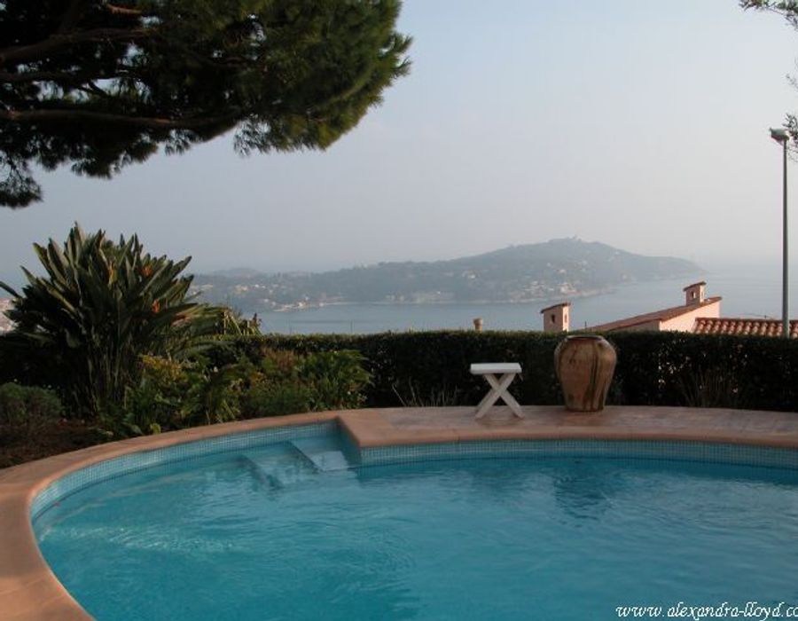 Lovely Provencal style villa located on the hills of Villefranche 4