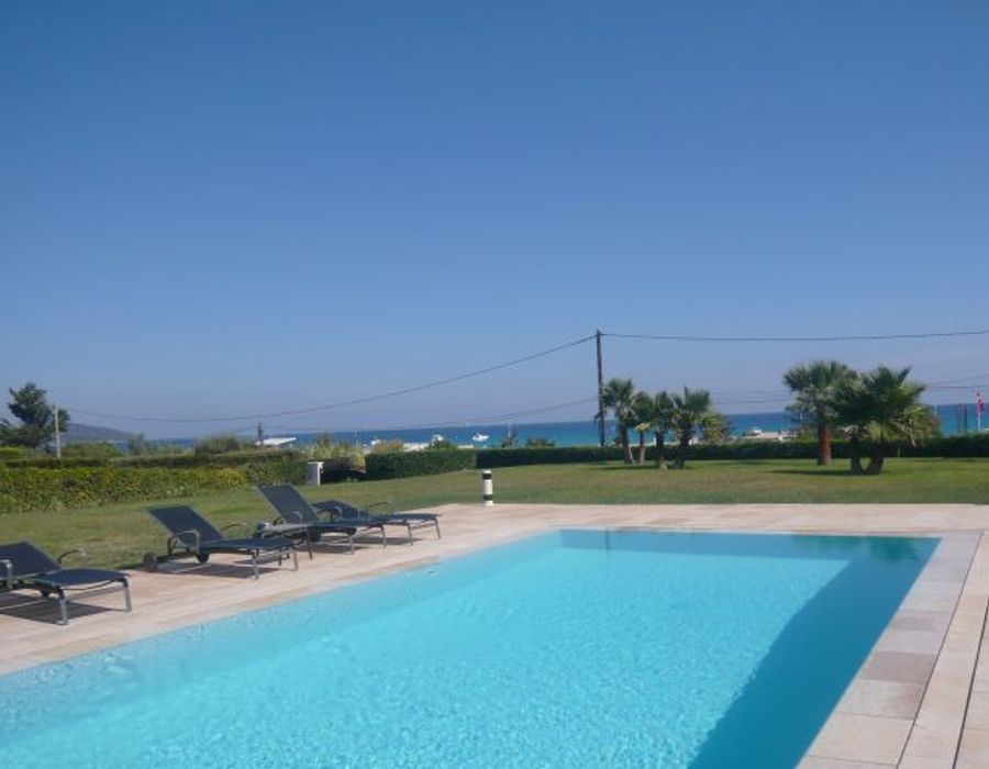 Five star location of this lovely villa next to Club 55 4