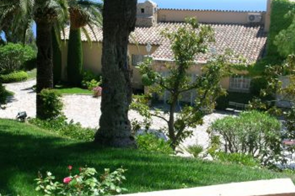 Prestigious villa in Super Cannes