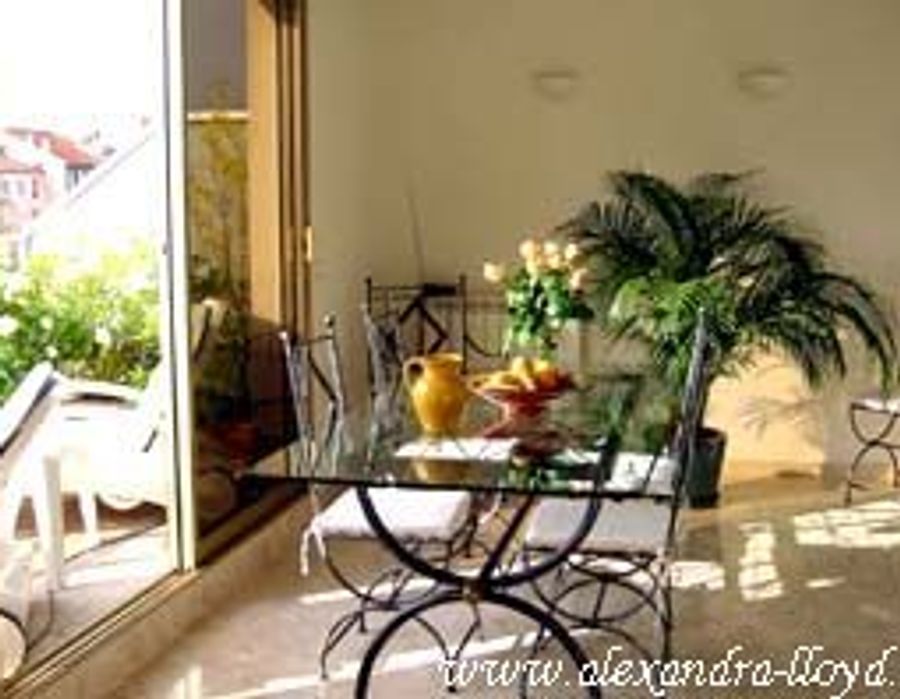 Two bedroomed apartment in Cannes 3