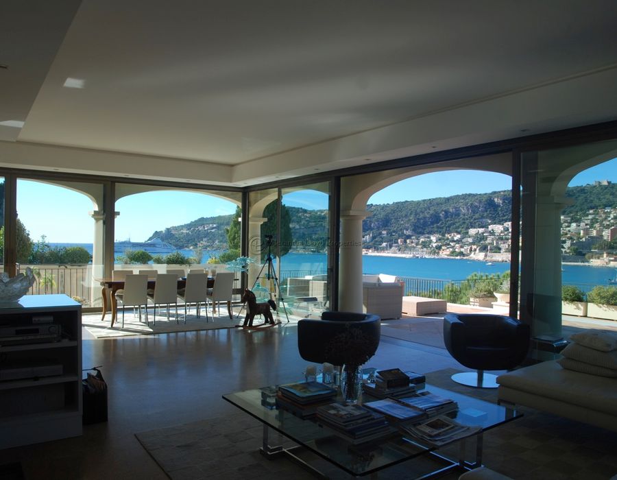 Stunning property with direct access to the water on the Cap Ferrat 3