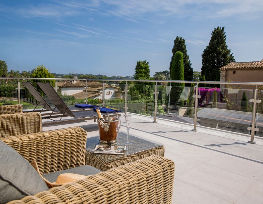 Cap d'Antibes, a lovely family home for rent 6