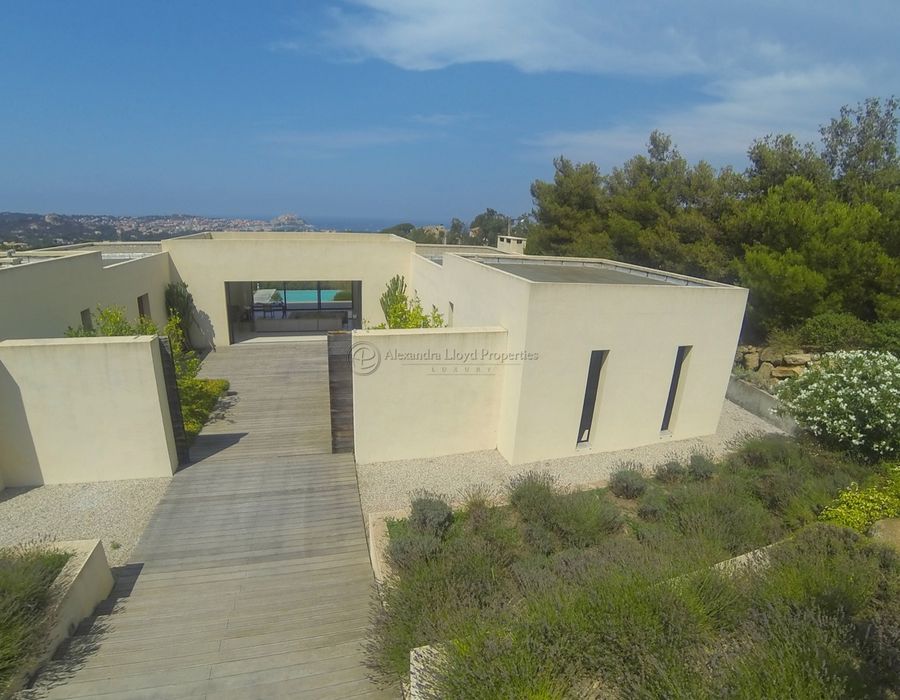 Contemporary villa with a sea view, Calvi, North Corsica 6