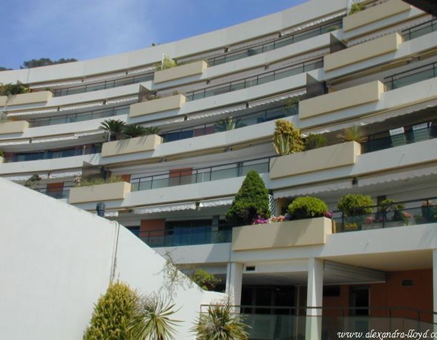 An ideal holiday home on the Cap d'Antibes. 2