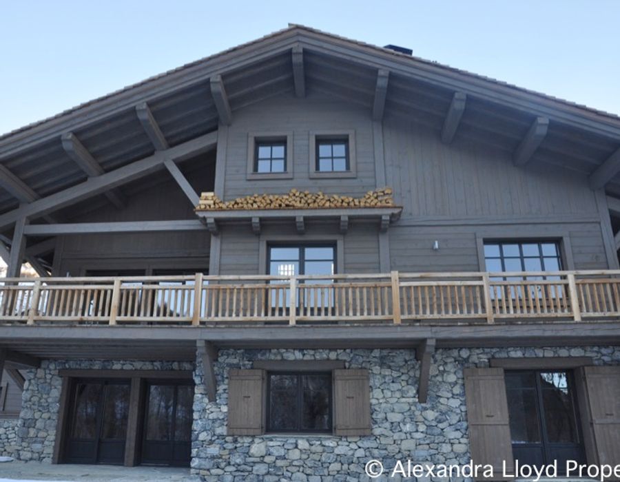 Luxurious chalet with full size swimming pool for sale in Auron 1