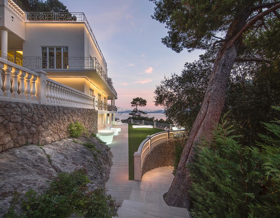 Stunning water front villa for rent and sale in Cap d'Ail 4