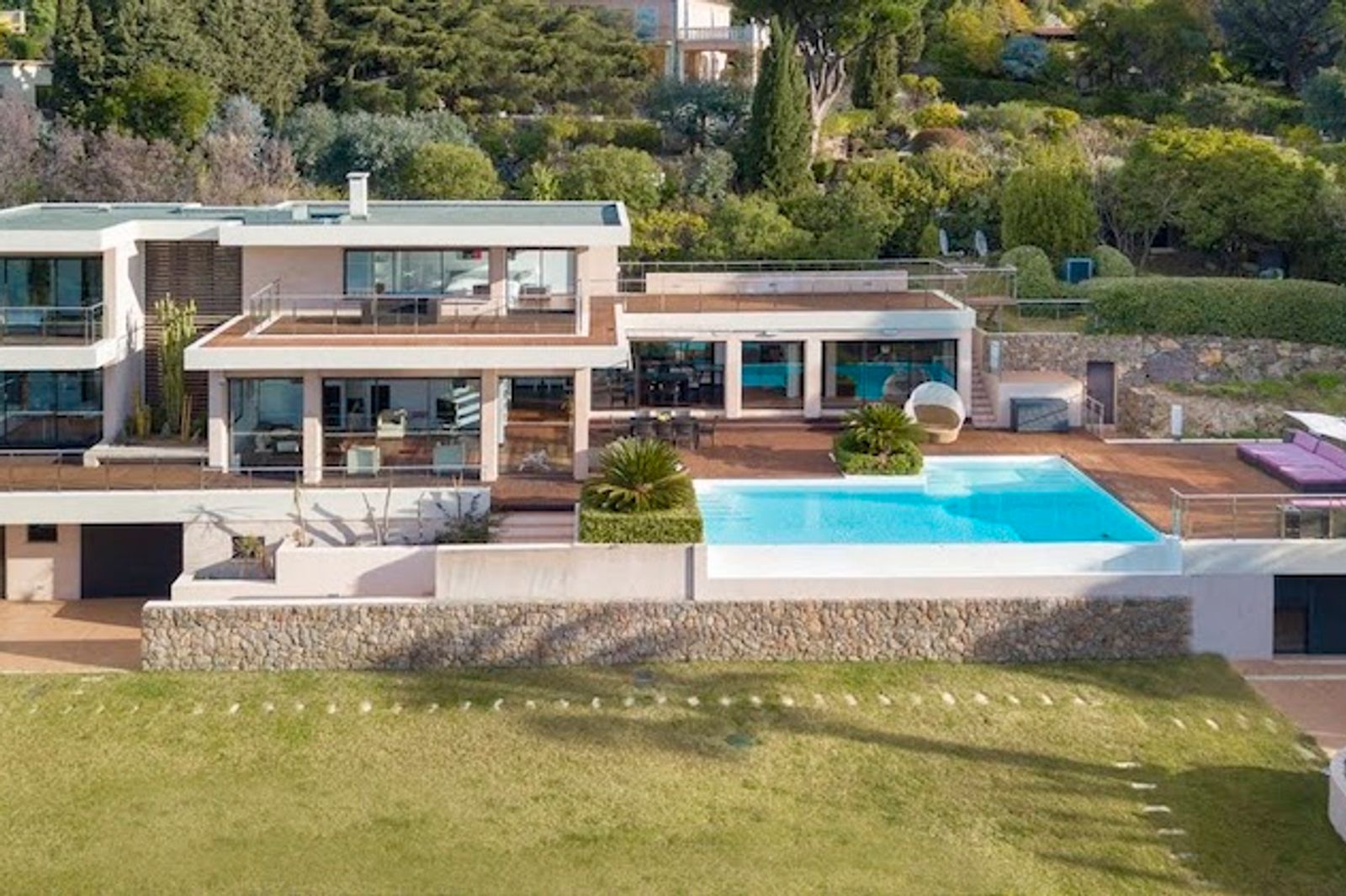 A stunning modern villa located in the Croix des Gardes, Cannes