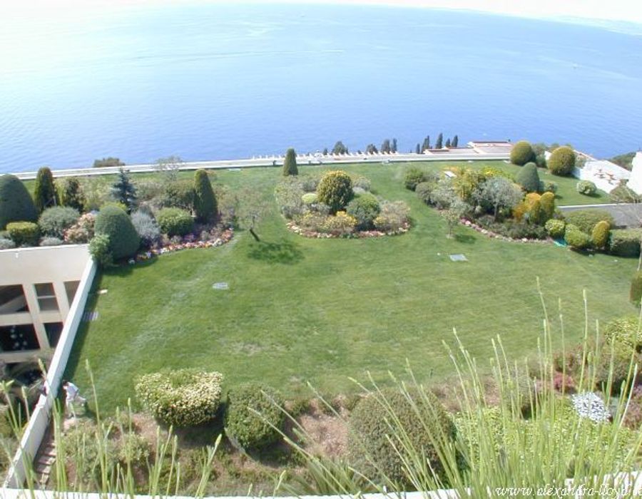 An ideal holiday home on the Cap d'Antibes. 6