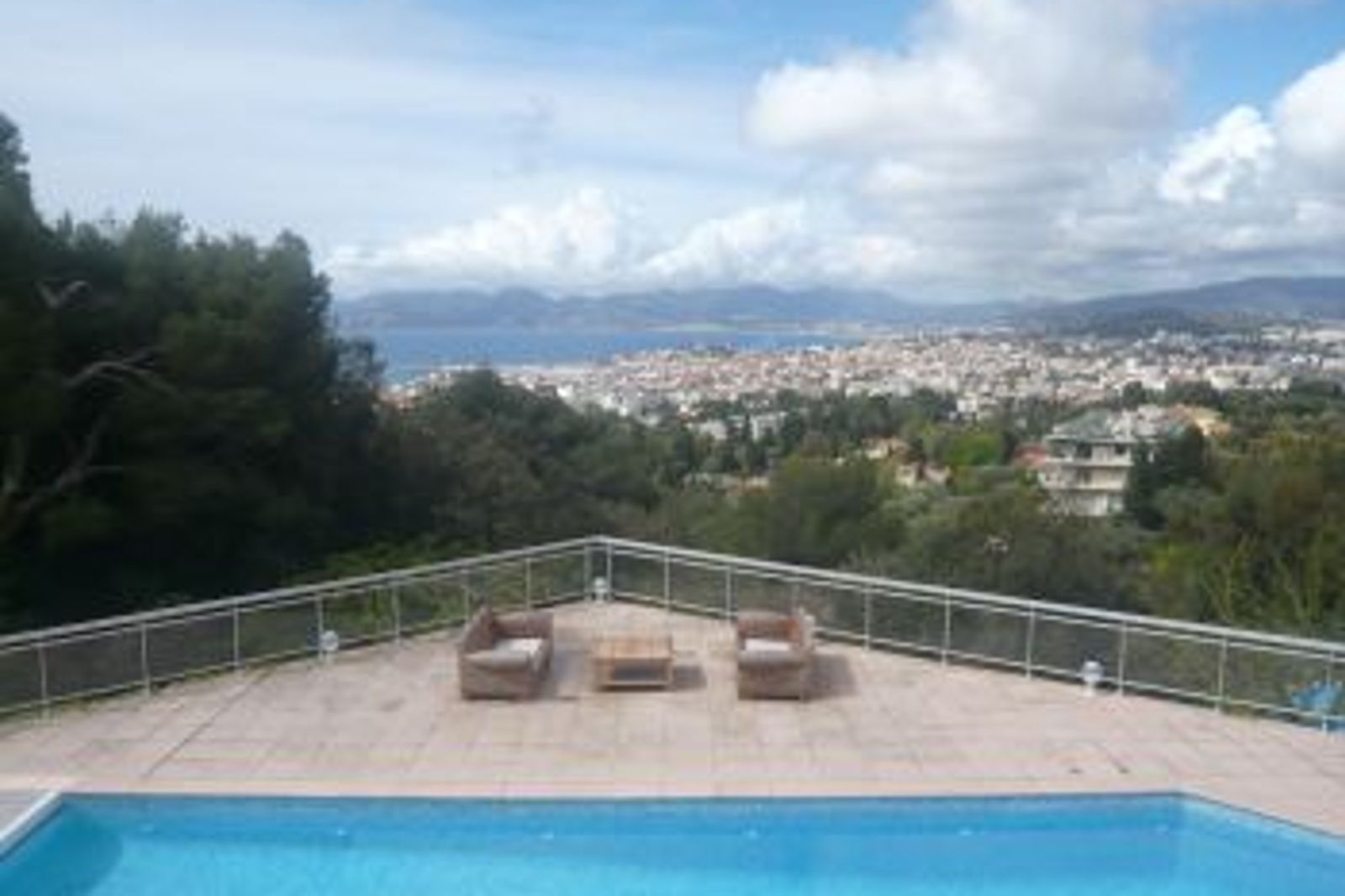 Large property located close to the centre of Cannes
