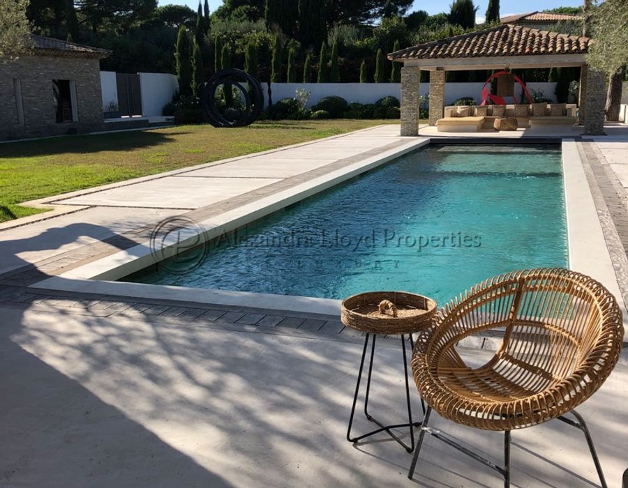 Wonderful contemporary house in the Salins area of Saint Tropez 5