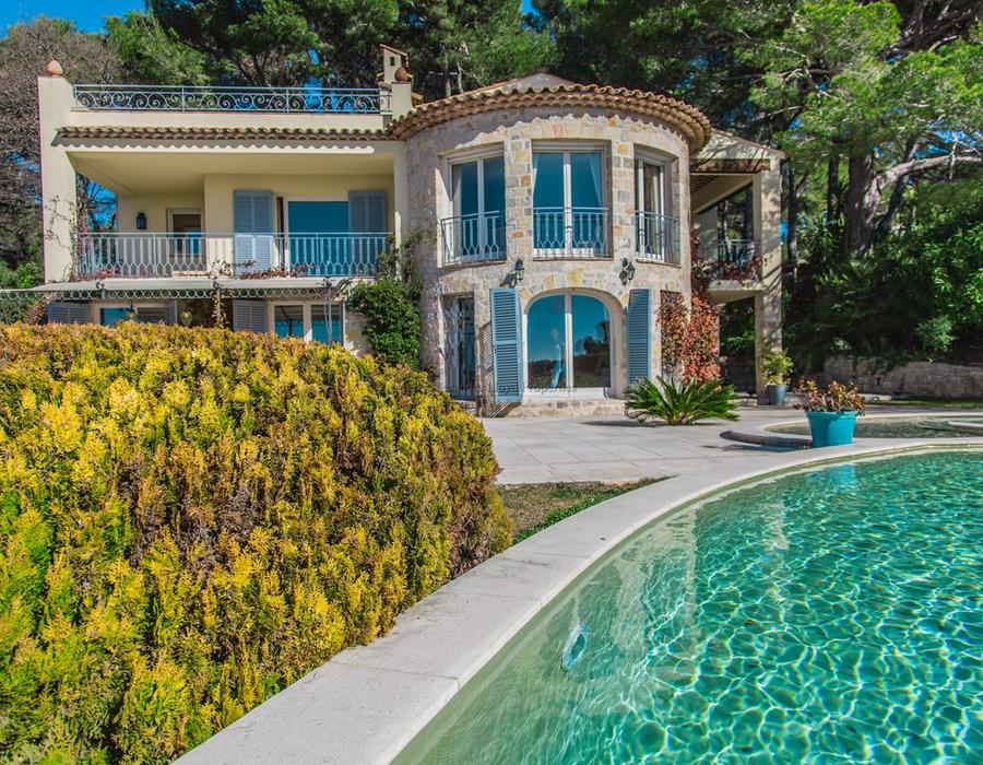 Lovely stone property with great views in Cannes 6