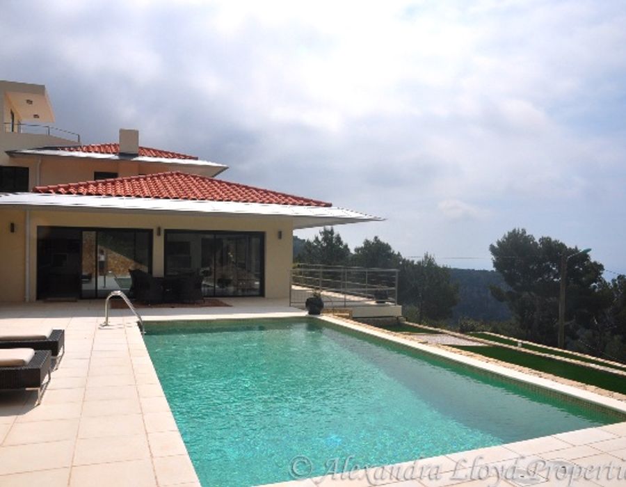 Wonderful property located in a private domain in Saint Laurent d'Eze 3