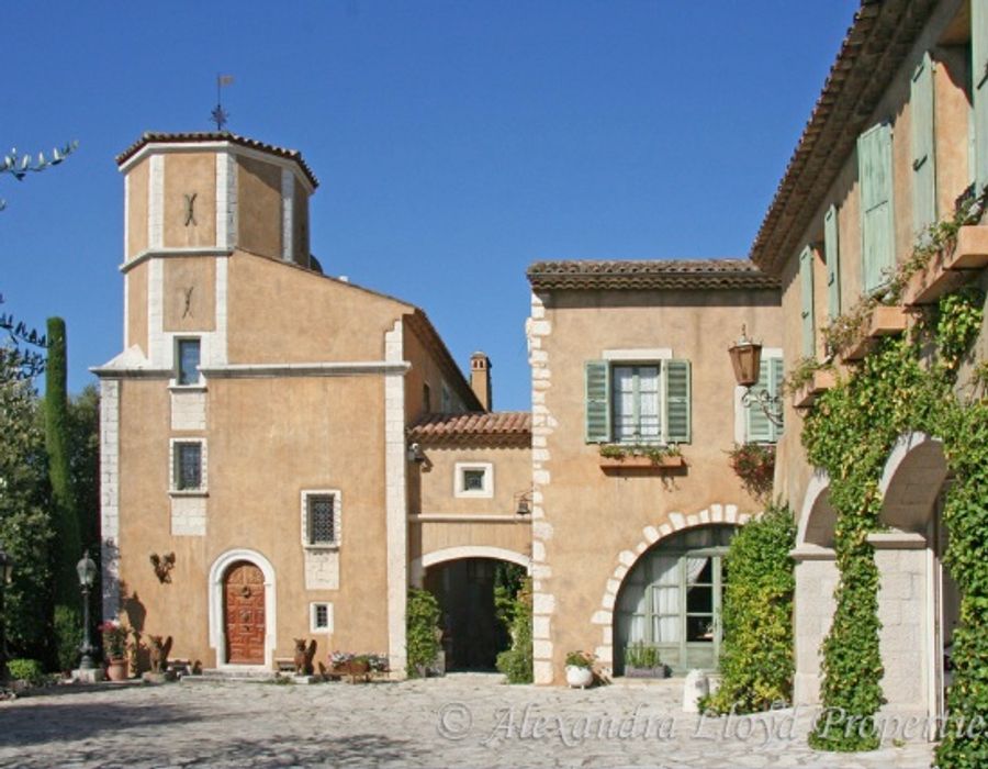 Castle for sale in La Colle sur Loup 1