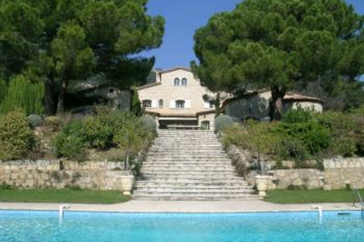 A ravishing stone bastide in beautiful grounds in Grasse