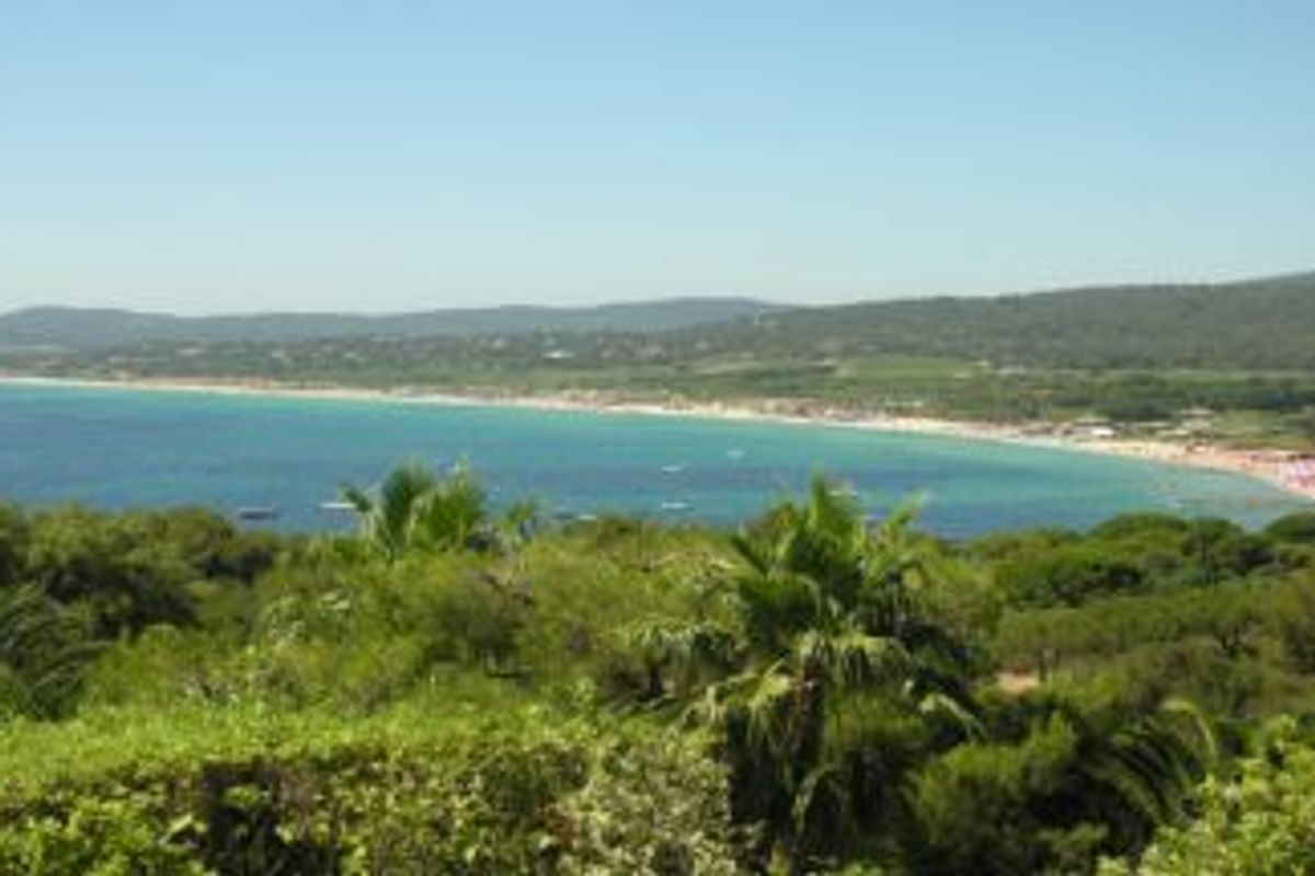 A pretty Provencal villa with stunning sea views in a private domain