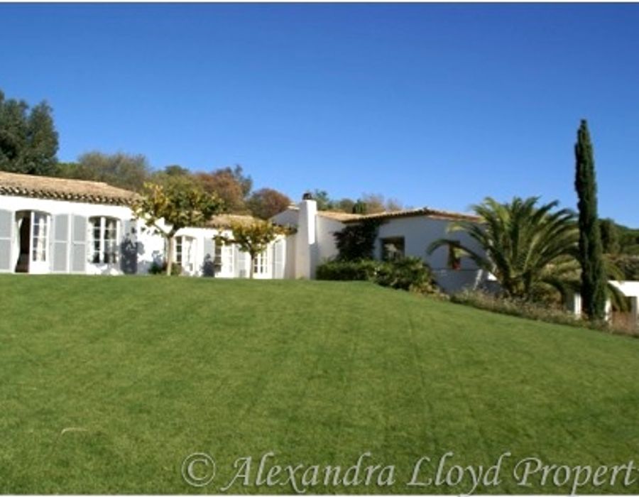 Beautiful property close to the Plage des Salins in Saint Tropez 1