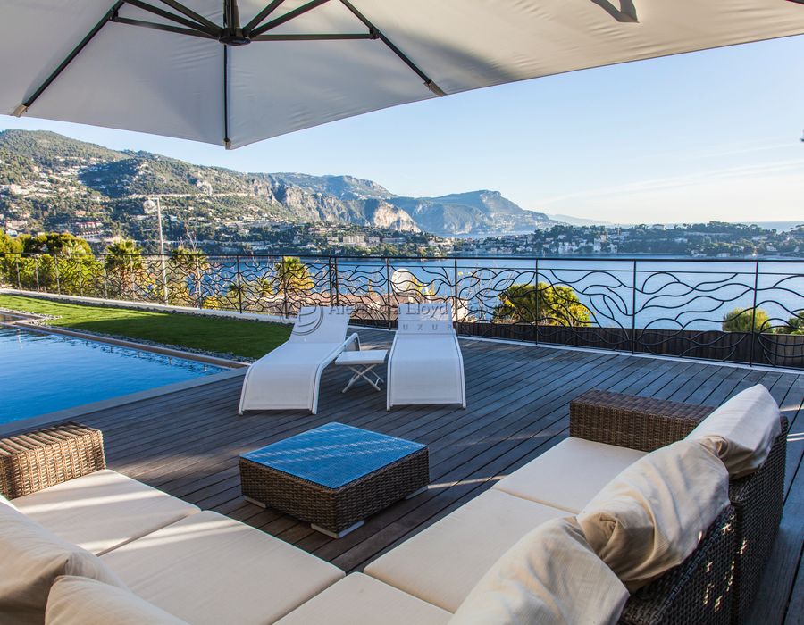 A newly built contemporary villa overlooking Saint Jean Cap Ferrat 5