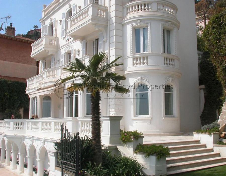 A beautiful Belle Epoque villa in Villefranche sur Mer with sea views 3
