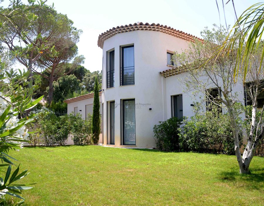 Lovely villa for rent in the Parc des Salins 1