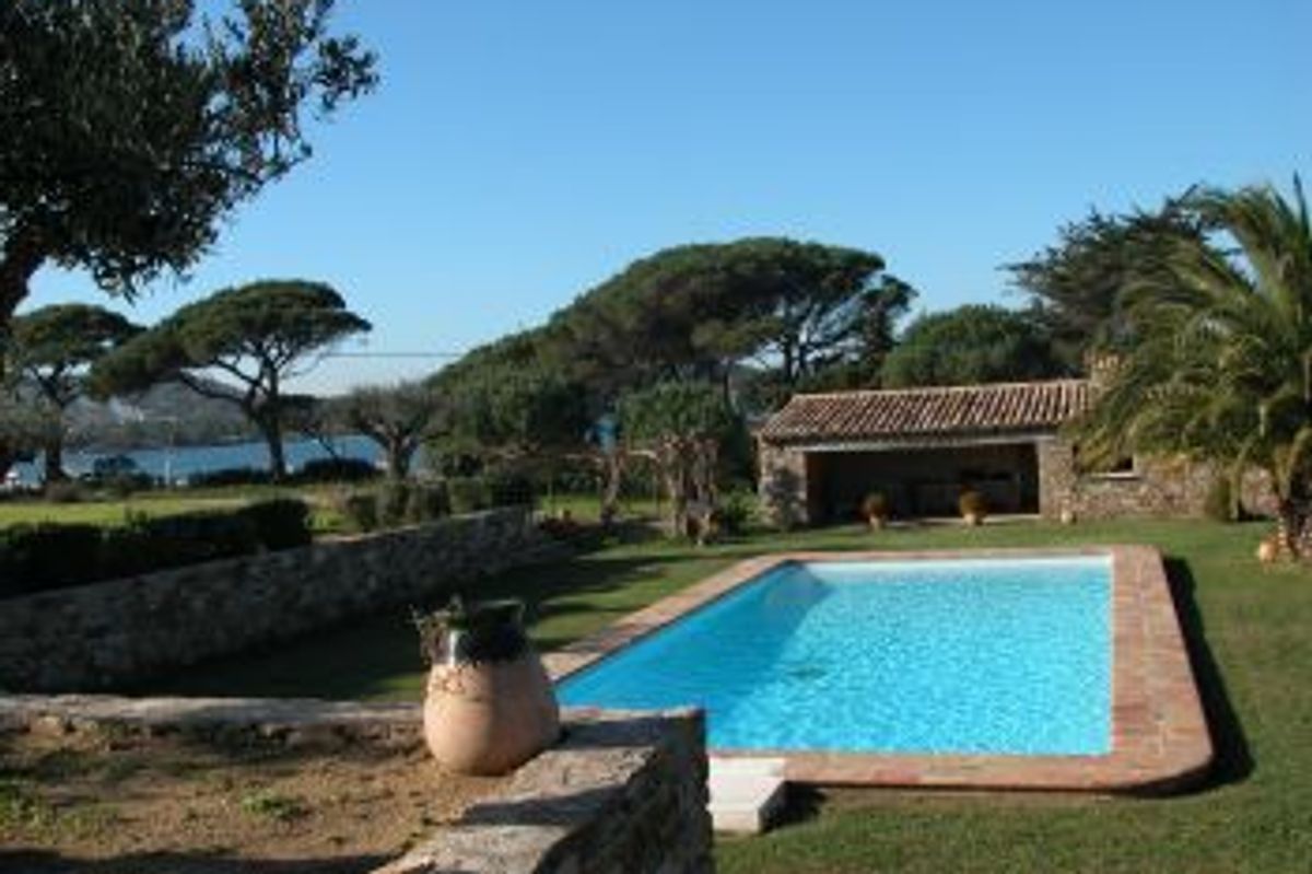 Lovely Provençale villa next to the Baie des Canoubiers