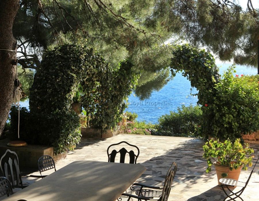 New on the rental market - Belle Epoque Villa in Cap d'Ail 6