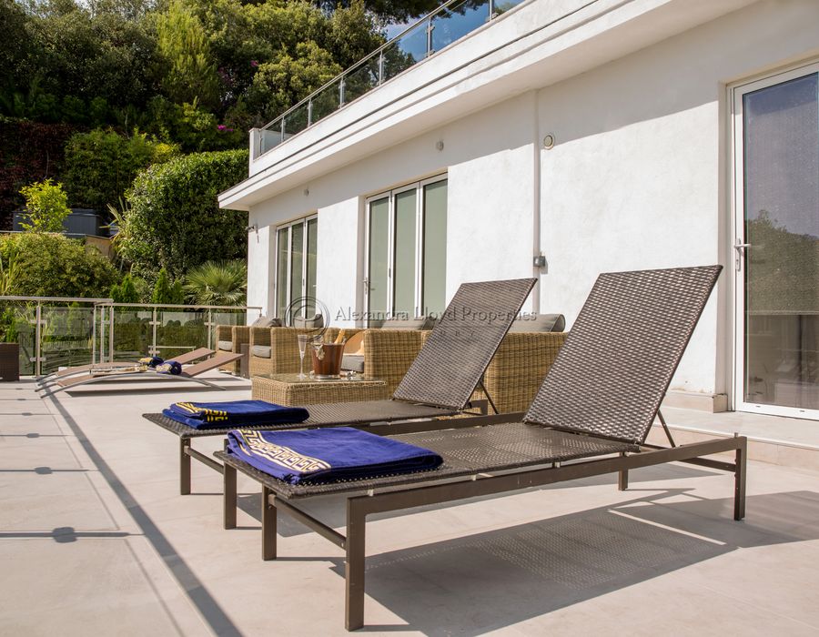 Cap d'Antibes, a lovely family home for rent 5