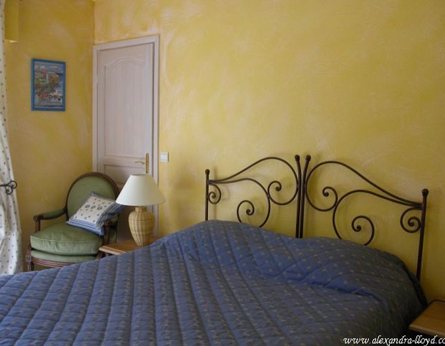 Provencal villa with delightful views over the sea and countryside 5