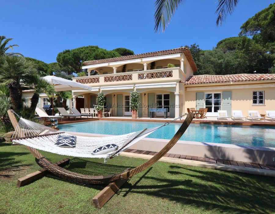 Les Parcs de Saint Tropez - a six bedroom villa for rent 2