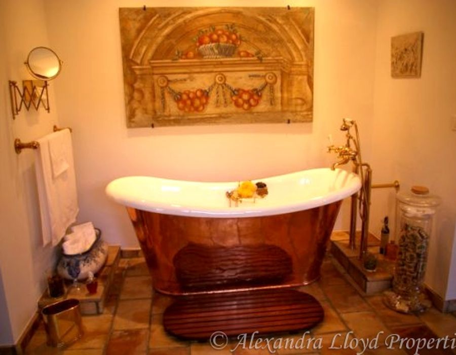 Property close to the village of Saint Tropez 6