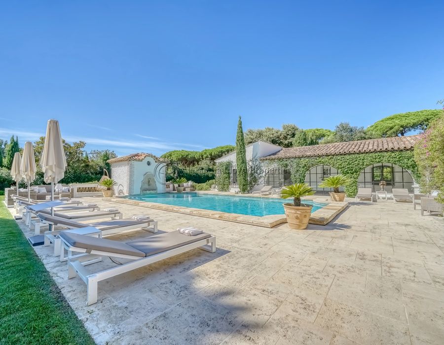 Exceptional property! A seven bedroom villa for rent in Les Parcs de Saint Tropez 3