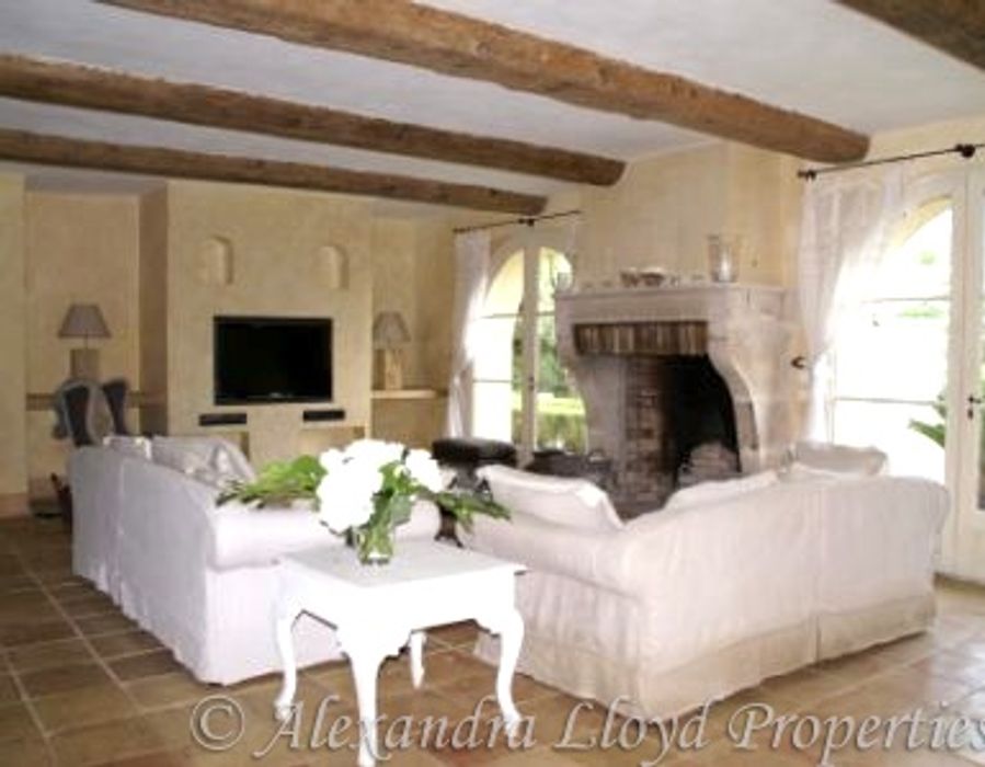 Charming villa located on the Route de Tahiti 1