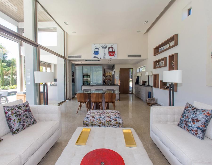 Elegant, contemporary and so close to Club 55 6