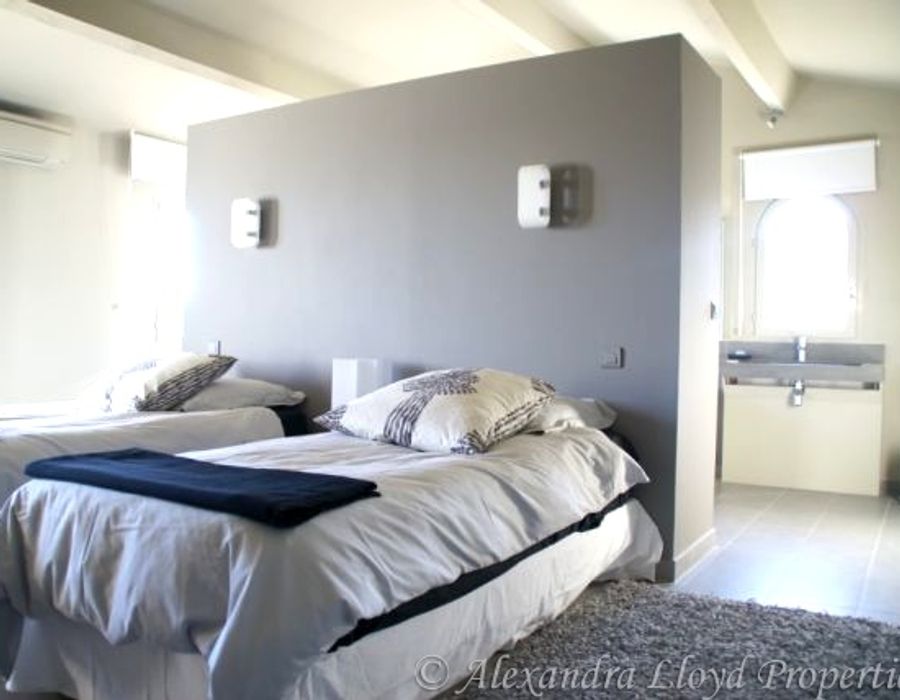 Delightful newly renovated property in Grimaud, close to Saint Tropez 2