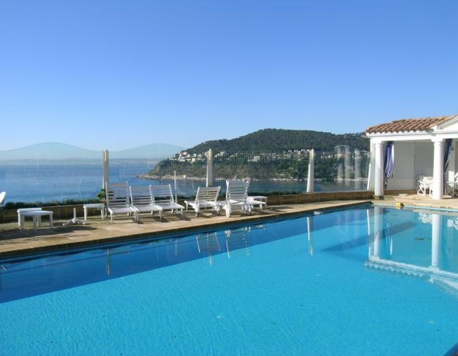 A wonderful waters edge location on the Cap Ferrat 4
