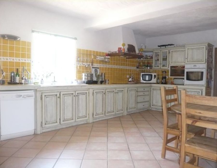 Located in the centre of Porto Vecchio... 5