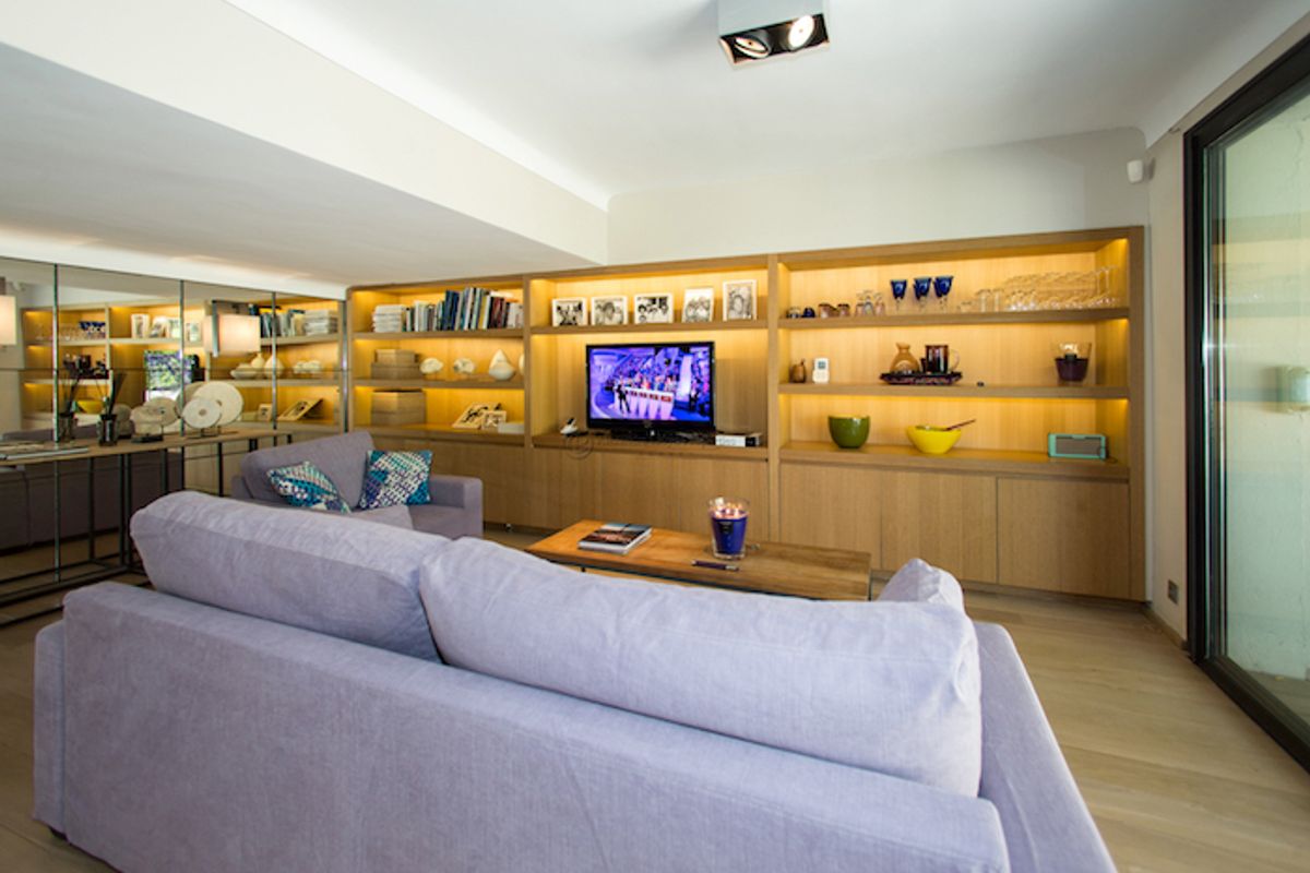 A beautiful property located in Le Parc de la Moutte, 30m from the beach