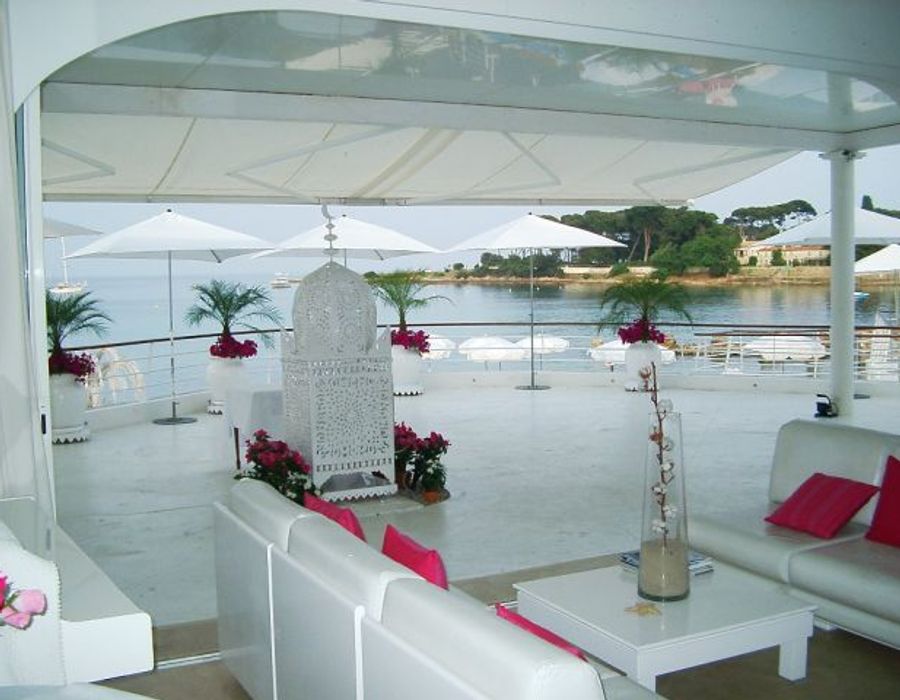 A true beach front villa on the prestigious Cap d'Antibes 4