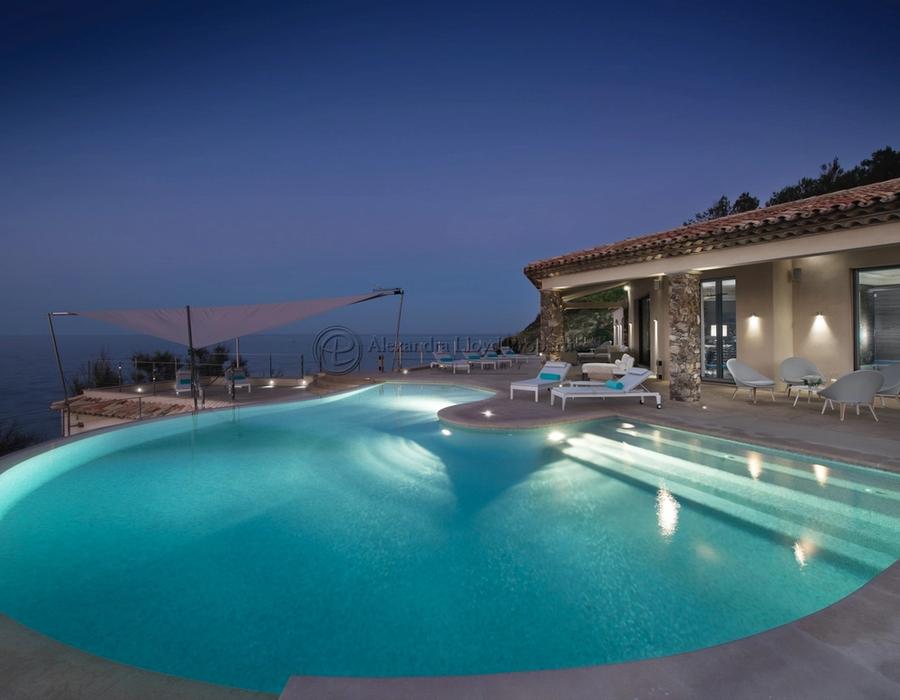 Splendid waters edge property in Les Parcs de Saint Tropez 3
