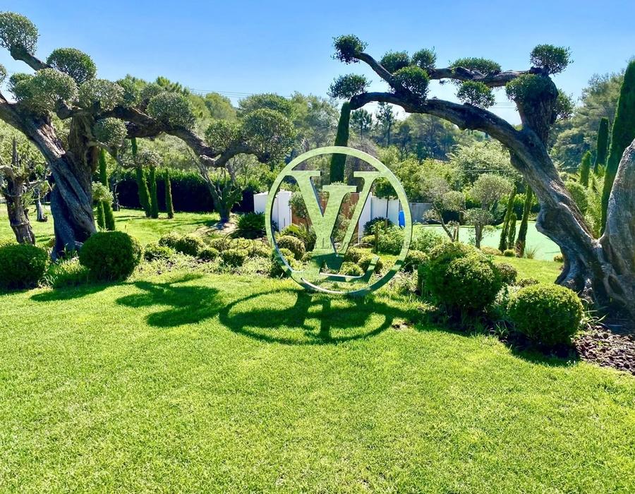 A fabulous contemporary villa for rent and sale in Mougins 4