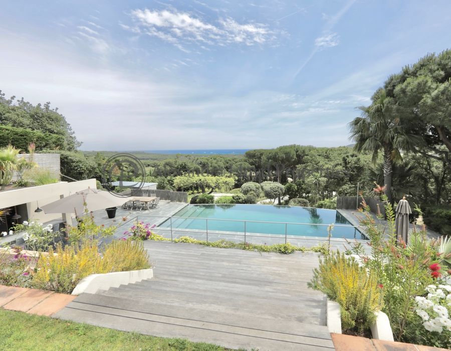 Villa for Rent in Domaine de l’Oumède, Ramatuelle, Enjoying Beautiful Views 5