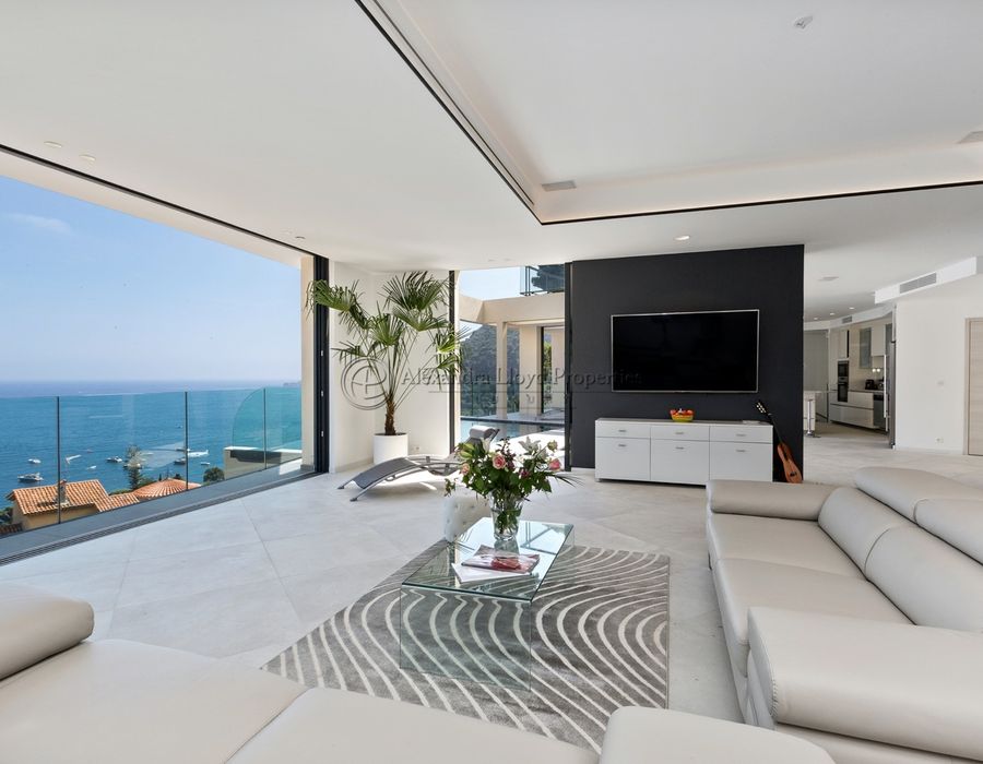 Ultra contemporary with 180° panoramic sea views in Eze Bord de Mer 5