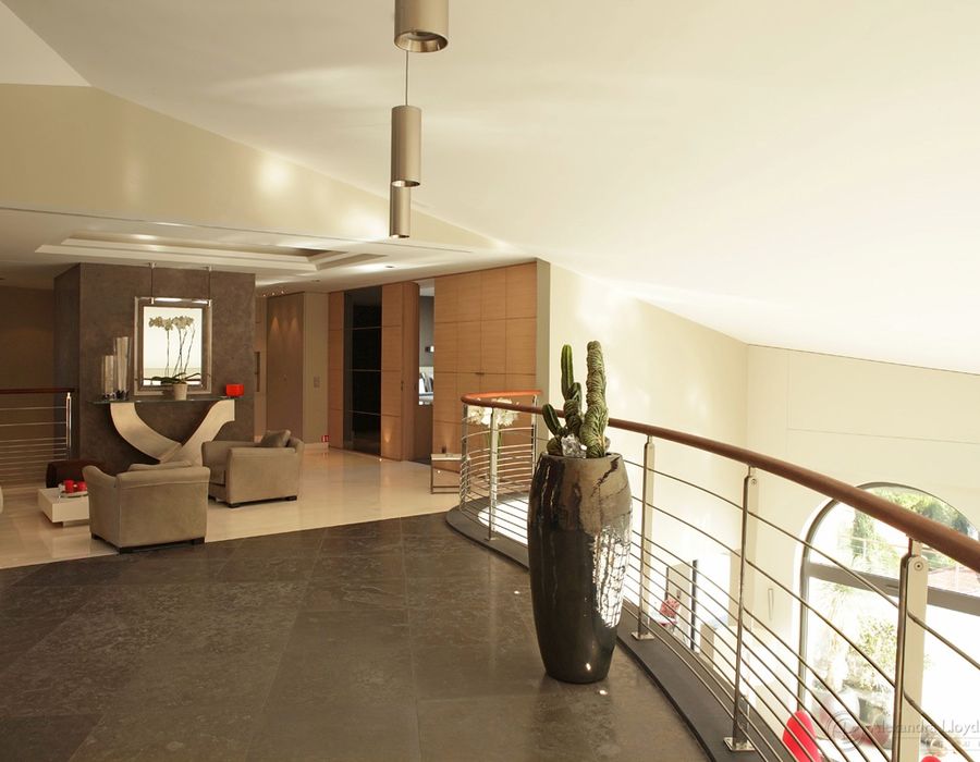 Situated in the heart of the prestigious Saint Jean Cap Ferrat 6