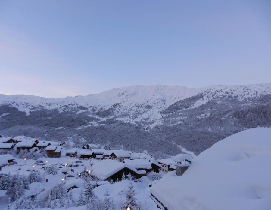 Sunny south facing chalet apartment in Méribel 1