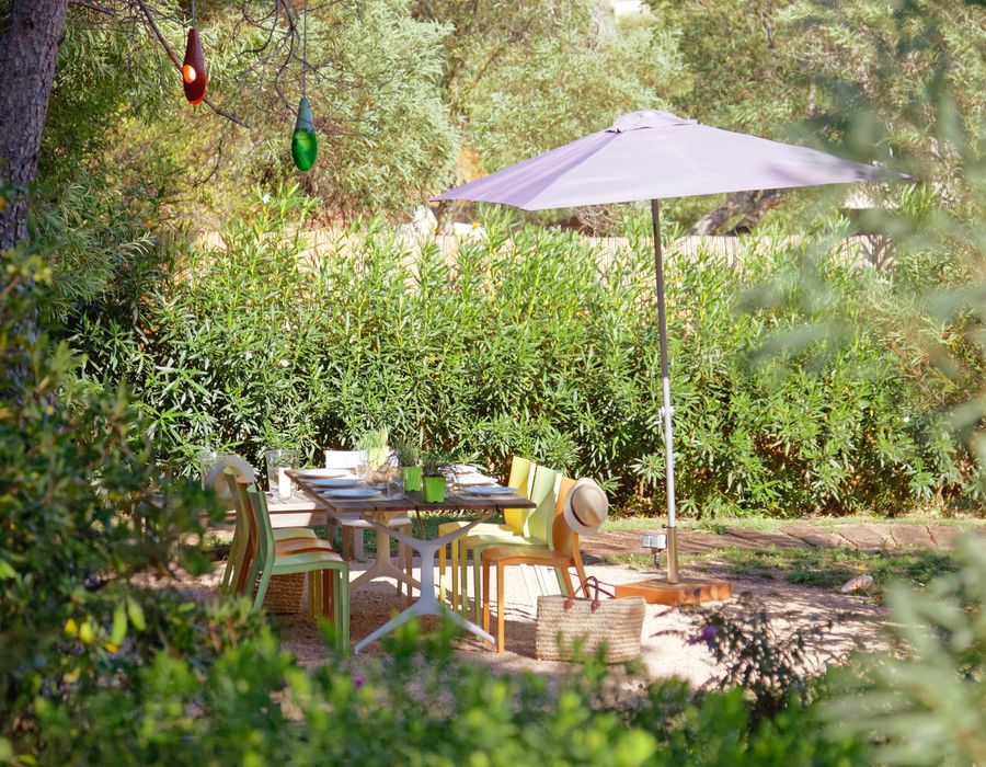 Located on the Route de Tahiti, close to the beach... 3